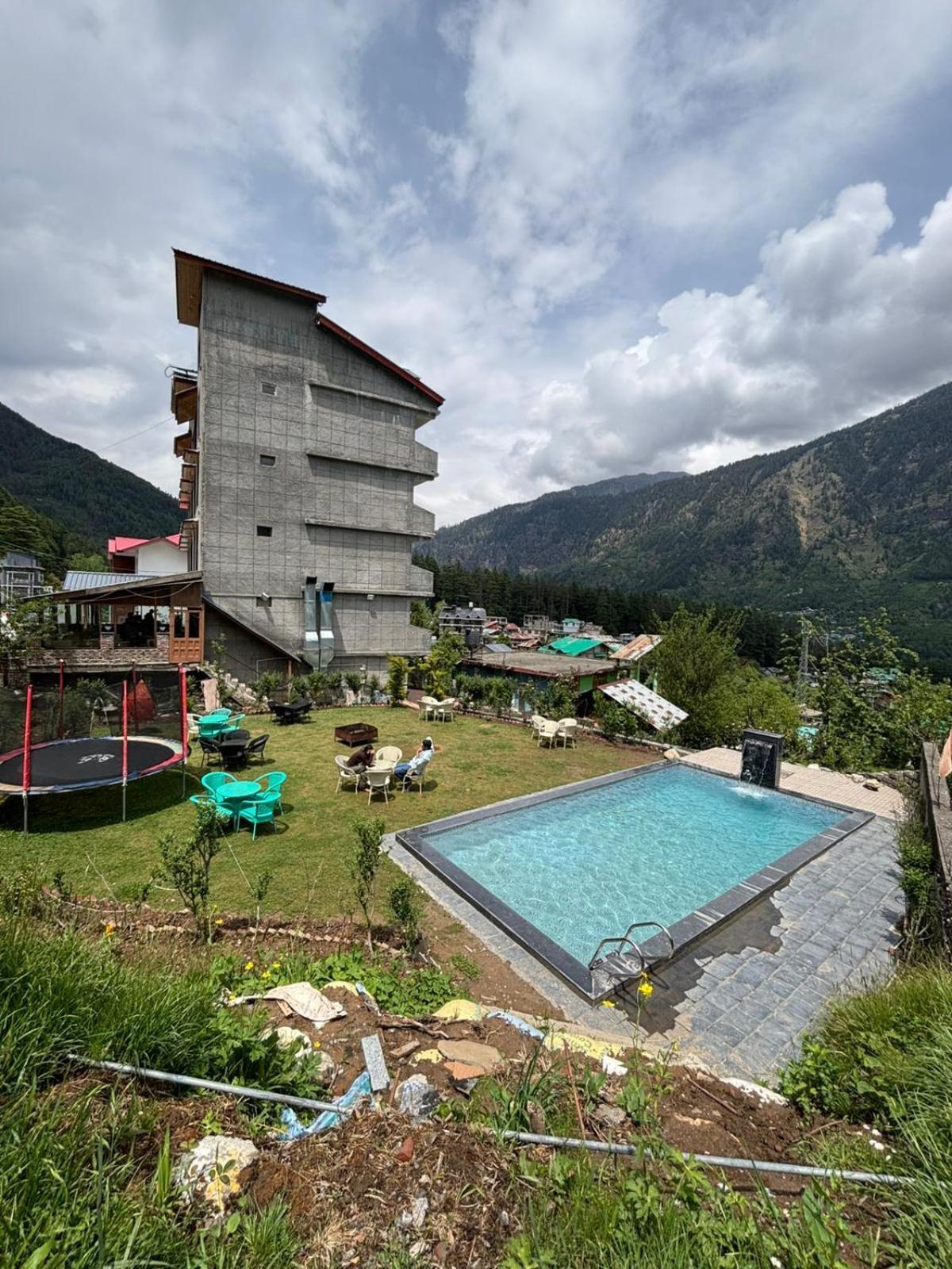 Smuggler Resort By West Western Near To Mall Road & Hadimba Temple # Swimming Pool#Free Pick From Volvo Bus Stand Manāli Exterior foto