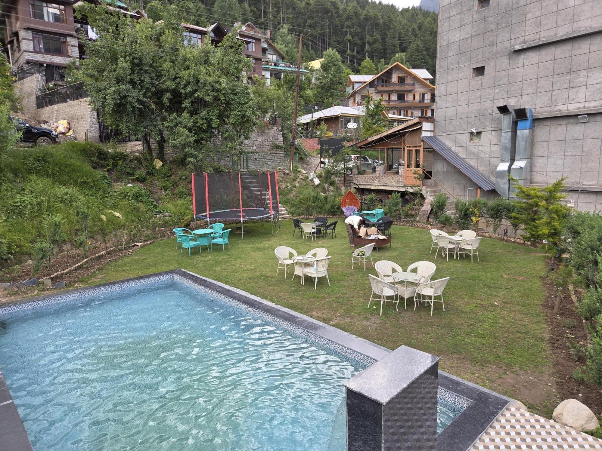 Smuggler Resort By West Western Near To Mall Road & Hadimba Temple # Swimming Pool#Free Pick From Volvo Bus Stand Manāli Exterior foto