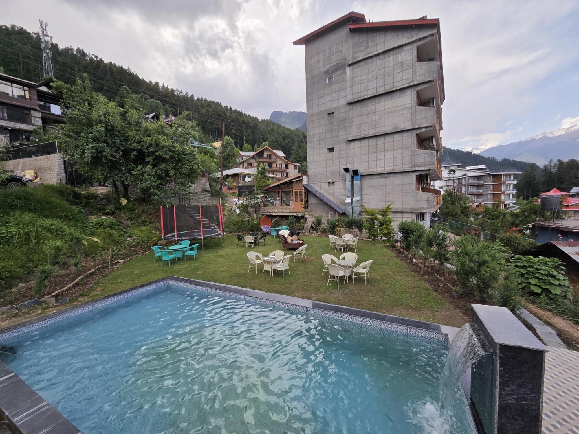 Smuggler Resort By West Western Near To Mall Road & Hadimba Temple # Swimming Pool#Free Pick From Volvo Bus Stand Manāli Exterior foto